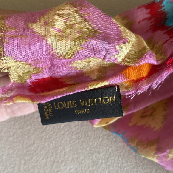 LV multicolored pink monogram cotton scarf L 56” x 30W in brand new condition - Picture 4 of 7